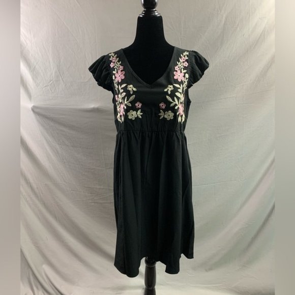Black Floral Embroidery Butterfly Sleeve Smock Dress - Picture 6 of 6